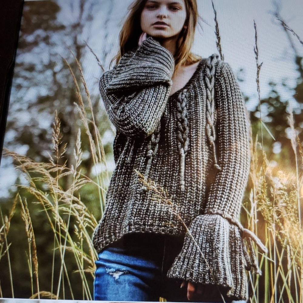 Metallic Thread Sweater Hi Lo L/XL NWT